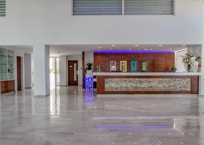 Hotel Nicholas Color