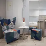 尼古拉斯彩色酒店