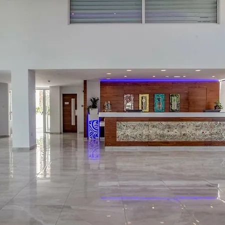 Hotel Nicholas Color