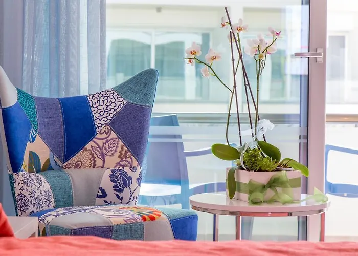 Nicholas Color Hotel