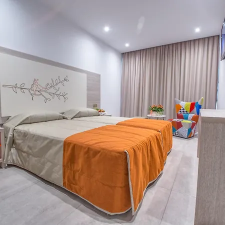 Hotel Nicholas Color