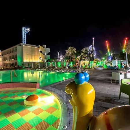 Hotel Nicholas Color