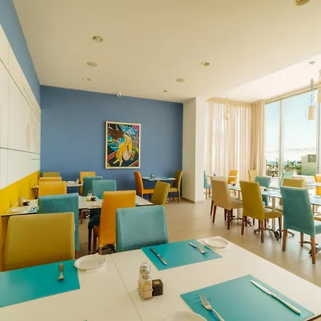 尼古拉斯彩色酒店 酒店 4*