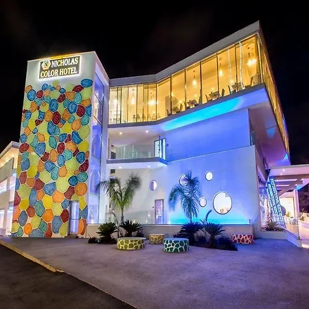 Nicholas Color 4*