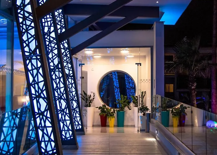 Nicholas Color Hotell 4*